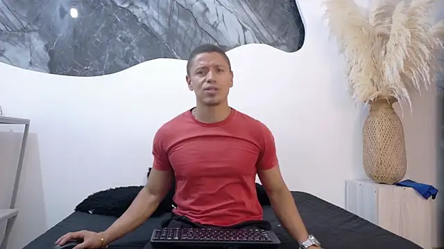 Thiago 16 online show from August 4, 5:02 am