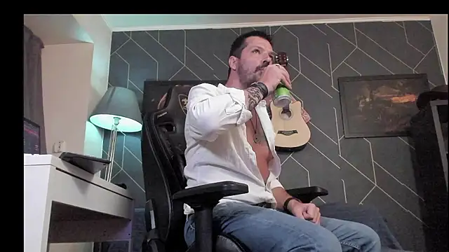 ChrisKox online show from February 12, 9:10 pm