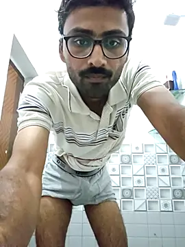 Snapshot of krishna8035 chatting on October 28, 8:28 am krishna8035 online show from October 28, 8:28 am