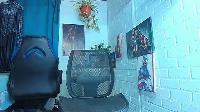 Zack Grey online show from February 18, 1:00 pm