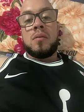 AlejoStrep online show from February 6, 7:05 am