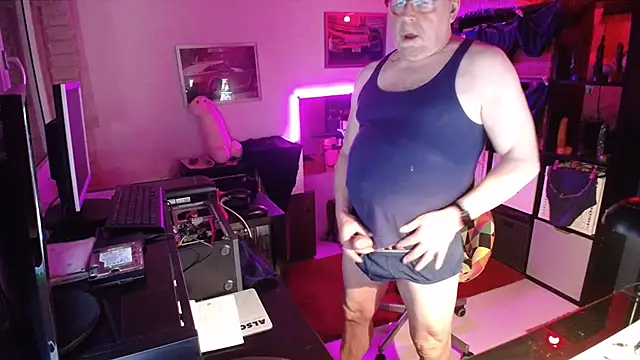 wankcellar online show from February 8, 5:39 pm