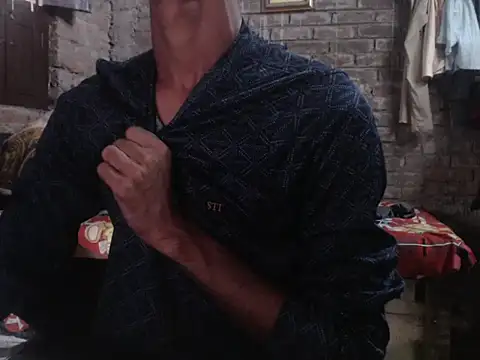 Snapshot of ThethunderPo chatting on September 22, 3:39 am ThethunderPo online show from September 22, 3:39 am