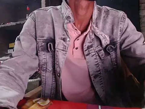 Snapshot of ThethunderPo chatting on February 18, 3:10 pm ThethunderPo online show from February 18, 3:10 pm