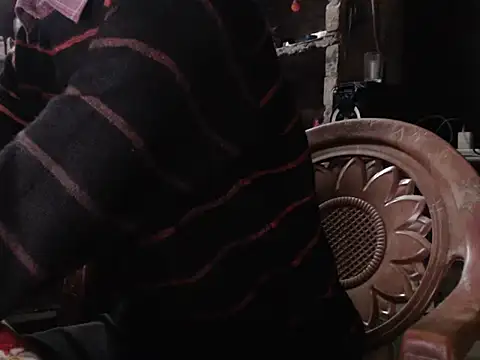 Snapshot of ThethunderPo chatting on December 17, 5:07 am ThethunderPo online show from December 17, 5:07 am