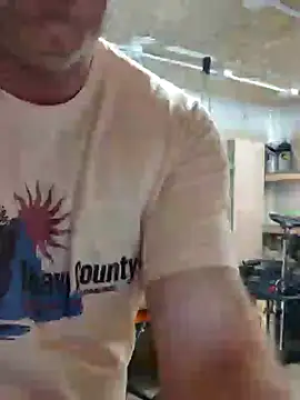 Snapshot of IronedTitan chatting on December 9, 11:51 pm IronedTitan online show from December 9, 11:51 pm