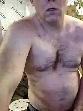 Snapshot of IronedTitan chatting on December 13, 2:32 am IronedTitan online show from December 13, 2:32 am