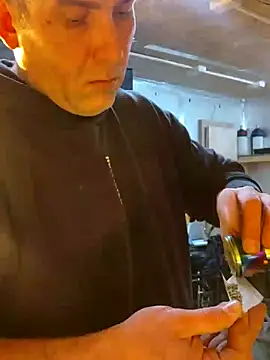 Snapshot of IronedTitan chatting on December 2, 7:03 pm IronedTitan online show from December 2, 7:03 pm