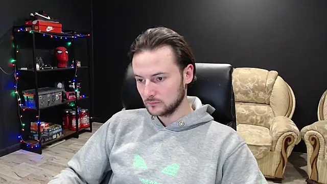 Snapshot of MihasikD chatting on December 21, 1:32 pm MihasikD online show from December 21, 1:32 pm