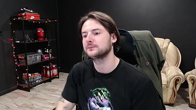 Snapshot of MihasikD chatting on December 16, 7:21 pm MihasikD online show from December 16, 7:21 pm