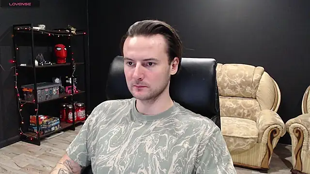 Snapshot of MihasikD chatting on December 30, 1:47 pm MihasikD online show from December 30, 1:47 pm