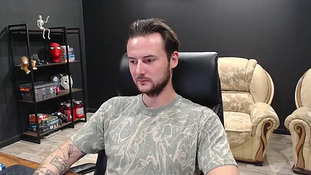 Snapshot of MihasikD chatting on October 7, 2:54 pm MihasikD online show from October 7, 2:54 pm