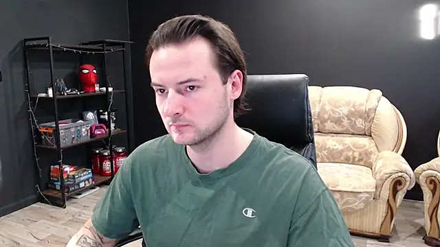 Snapshot of MihasikD chatting on January 20, 1:00 pm MihasikD online show from January 20, 1:00 pm