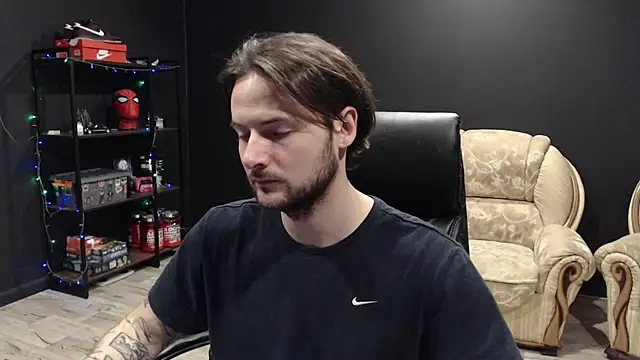 Snapshot of MihasikD chatting on December 24, 1:39 pm MihasikD online show from December 24, 1:39 pm