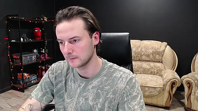 Snapshot of MihasikD chatting on December 29, 1:49 pm MihasikD online show from December 29, 1:49 pm