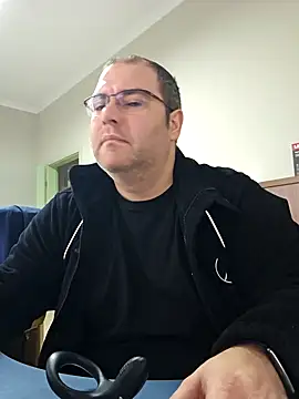 Andrew1900529 online show from December 19, 7:51 am