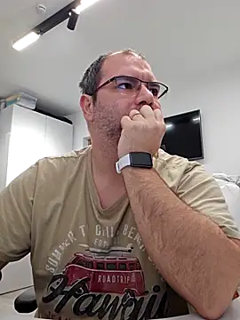 Andrew1900529 online show from January 6, 7:29 pm