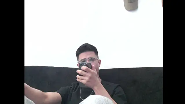 Snapshot of SebastianReiss chatting on March 12, 5:35 am SebastianReiss online show from March 12, 5:35 am