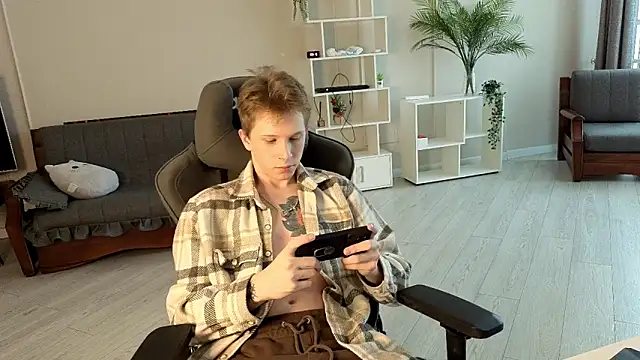 arlekincrop online show from December 18, 4:19 am