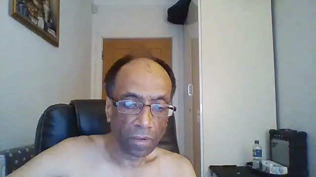 Snapshot of rauncher1 chatting on October 9, 9:47 am rauncher1 online show from October 9, 9:47 am