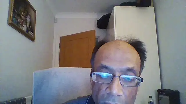 Snapshot of rauncher1 chatting on October 2, 8:29 am rauncher1 online show from October 2, 8:29 am