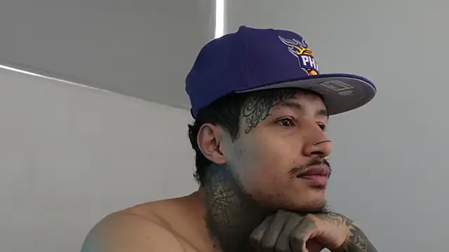 trieone online show from December 3, 1:32 pm