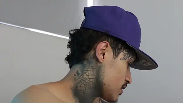 trieone online show from December 10, 7:54 pm