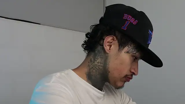 trieone online show from February 13, 4:11 am