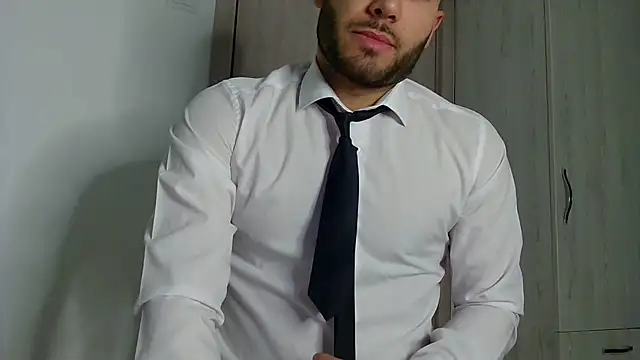 Justynn1 online show from February 17, 6:42 am