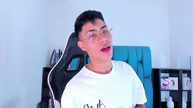 AlanNaughty online show from February 7, 8:31 pm