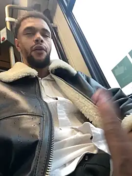 Snapshot of Lionayowe chatting on November 1, 7:45 am Lionayowe online show from November 1, 7:45 am