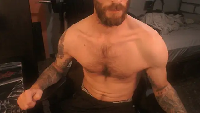 SexxxyLouis online show from May 6, 7:20 am