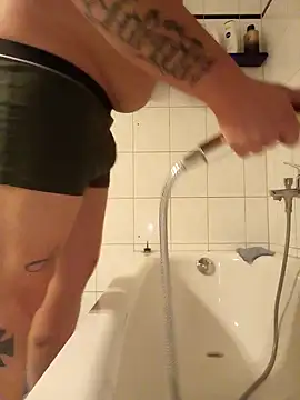 Snapshot of NiceHunter89 chatting on February 1, 9:19 pm NiceHunter89 online show from February 1, 9:19 pm