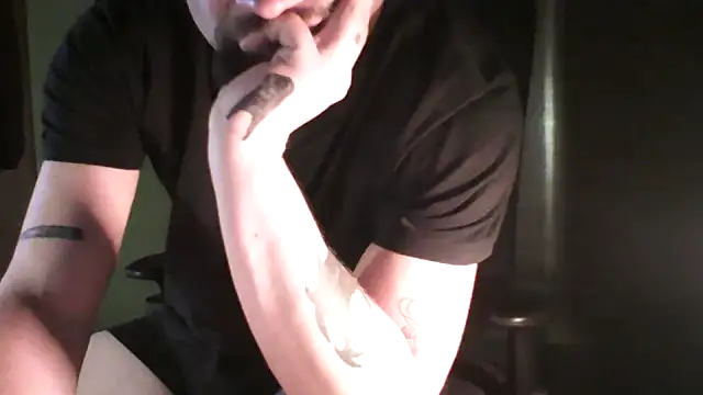 Snapshot of NiceHunter89 chatting on October 23, 12:25 am NiceHunter89 online show from October 23, 12:25 am