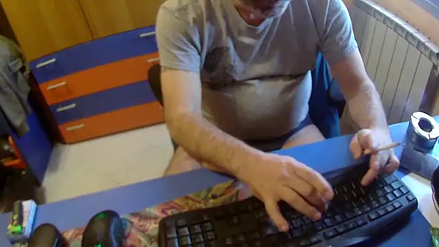 Snapshot of Tango128 chatting on October 20, 8:18 am Tango128 online show from October 20, 8:18 am