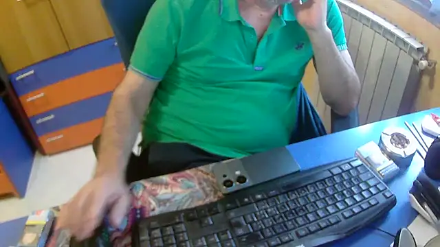 Snapshot of Tango128 chatting on September 23, 7:40 am Tango128 online show from September 23, 7:40 am