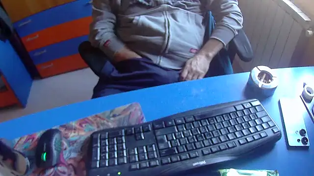 Snapshot of Tango128 chatting on October 16, 9:39 am Tango128 online show from October 16, 9:39 am