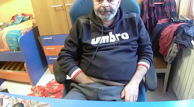 Snapshot of Tango128 chatting on January 3, 9:15 am Tango128 online show from January 3, 9:15 am