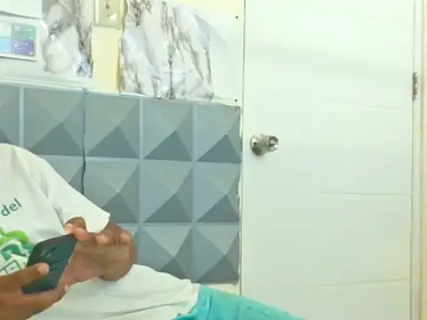 thesugar32 online show from February 7, 1:18 pm