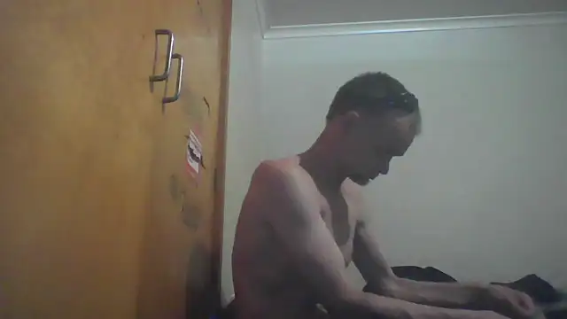 Snapshot of TooFknHorny1 chatting on December 31, 8:15 am TooFknHorny1 online show from December 31, 8:15 am