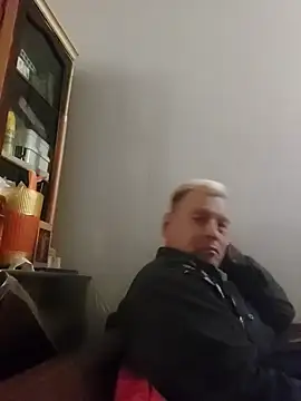 Snapshot of gayphotograper chatting on October 28, 8:11 pm gayphotograper online show from October 28, 8:11 pm