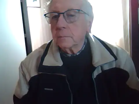 Snapshot of johnjohn622662 chatting on March 1, 2:13 pm johnjohn622662 online show from March 1, 2:13 pm