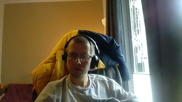 Snapshot of David250692 chatting on October 7, 12:09 pm David250692 online show from October 7, 12:09 pm