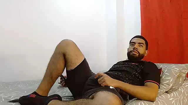 Snapshot of Aroon_Stonne chatting on December 13, 12:09 am Aroon Stonne online show from December 13, 12:09 am