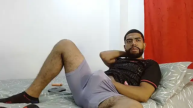 Snapshot of Aroon_Stonne chatting on December 9, 12:23 am Aroon Stonne online show from December 9, 12:23 am