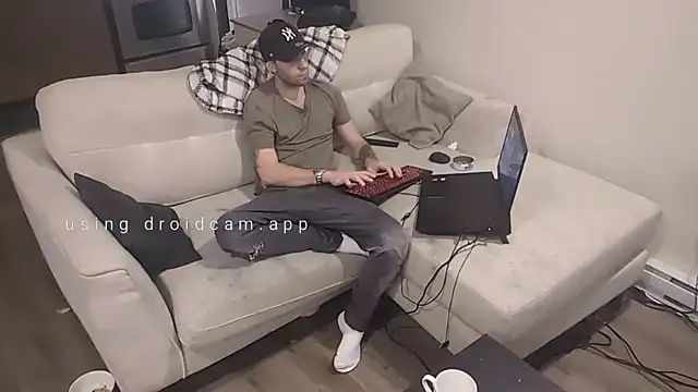 jijicool1 online show from December 3, 9:32 pm