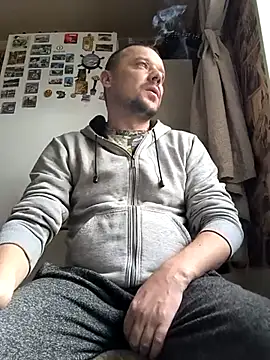 Snapshot of DanielOhCool chatting on March 5, 10:55 am DanielOhCool online show from March 5, 10:55 am