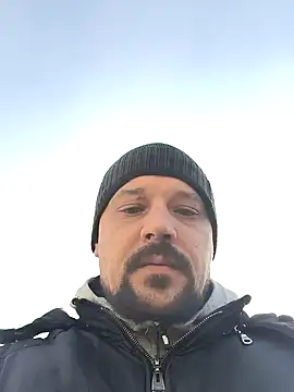 Snapshot of DanielOhCool chatting on February 11, 11:21 am DanielOhCool online show from February 11, 11:21 am