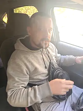 Snapshot of DanielOhCool chatting on October 2, 10:52 am DanielOhCool online show from October 2, 10:52 am