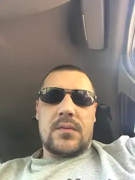 Snapshot of DanielOhCool chatting on September 11, 11:31 am DanielOhCool online show from September 11, 11:31 am